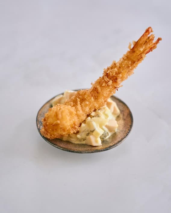 【365日豆皿つまみ】えびフライ 燻たまタルタル｜6月 and recipeのたまごつまみ