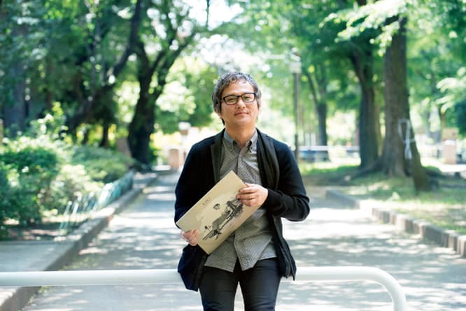 リオにて購入してきたジョアン・ジルベルト『O Mitto』を持って。また、下の写真のアントニオ・カルロス・ジョビン『Matita Pere』も現地で入手。