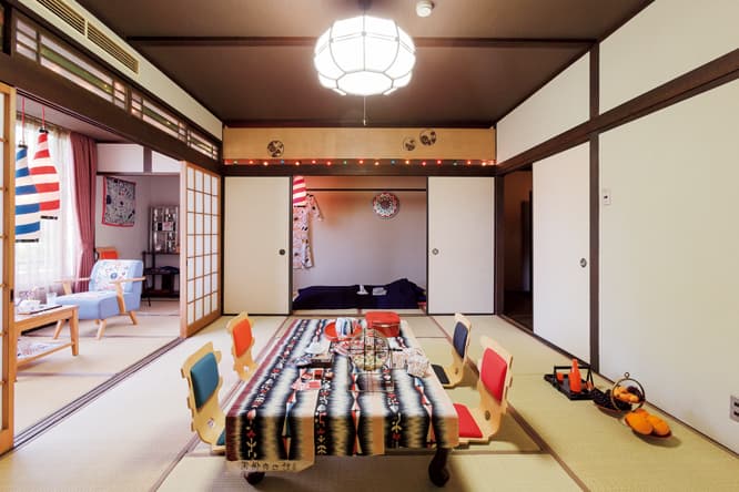 新作と古道具でデコレーションしたツェツェ旅館。