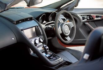 酒蔵と名門スポーツカー、不易流行に魅入られる。