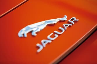 酒蔵と名門スポーツカー、不易流行に魅入られる。