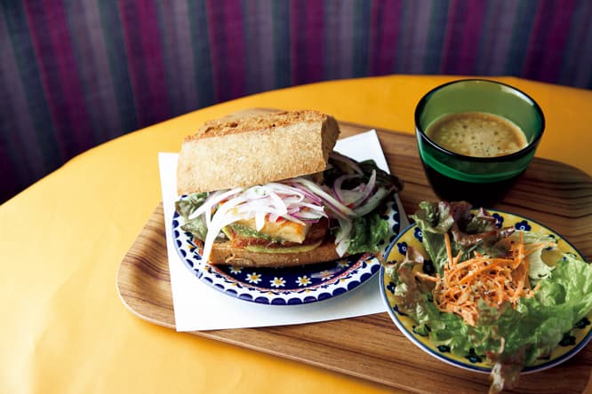ランチタイム限定、ペルーのサンドイッチ専門店。