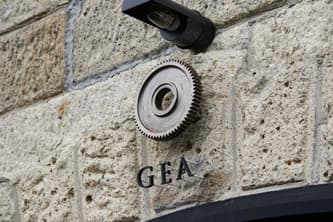 〈GEA〉