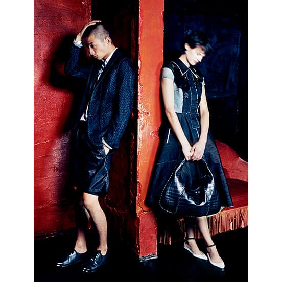 NOBUYOSHI ARAKI［2015 SS］
荒木経惟も日本で唯一、プロジェクトに参加した。撮影は自身が所有する小さな2軒の家で「ほとんどアドリブ」で行ったという。独特のザラついた空気感で、新作も着古したようになじんで見える。