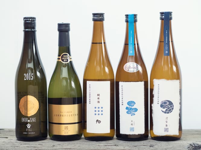 中から／わずか10%しか米を磨かない低精米の「90％純米酒」（720ml）1,500円や、アルコール度数わずか8％の微発泡純米酒「天蛙（アマガエル）」（720ml）1,800円、プライベートラボシリーズの最新作「涅槃龜（ニルガメ）」（未発売）など。1本1本に明確な狙いが見える。