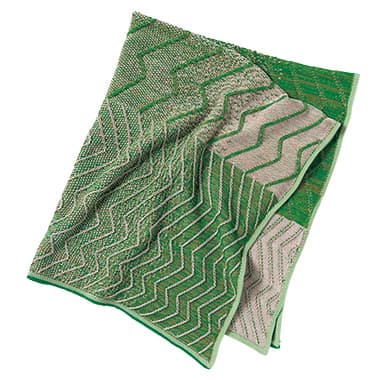 3種展開。20,000円（ブラック＆ホワイト TEL 045 228 8430）。