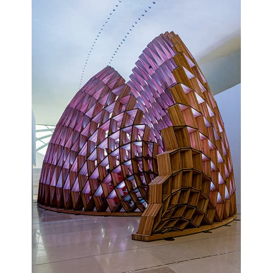 「オカ」という現地の寺子屋のような家を模した家具。