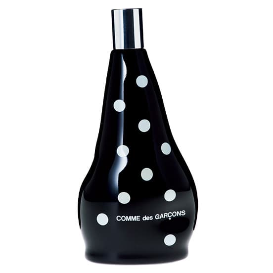 フルーティー＆フローラルな中に、神秘的なグリーンの香りがプラスされています。100ml 14,000円（コム デ ギャルソン TEL 03 3486 7611）。