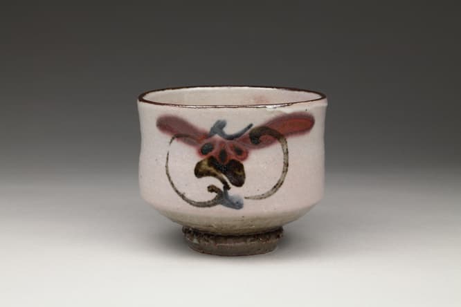 河井寛次郎《白釉草花紋碗》陶器　径12.0×高10.0　棟方志功記念館蔵