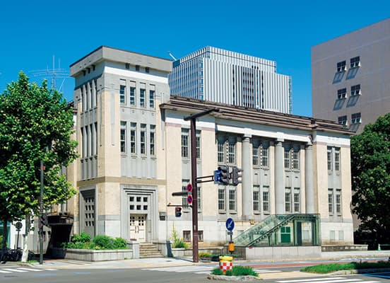 市民に親しまれてきたセセッション様式の外観は元の姿のまま保存。