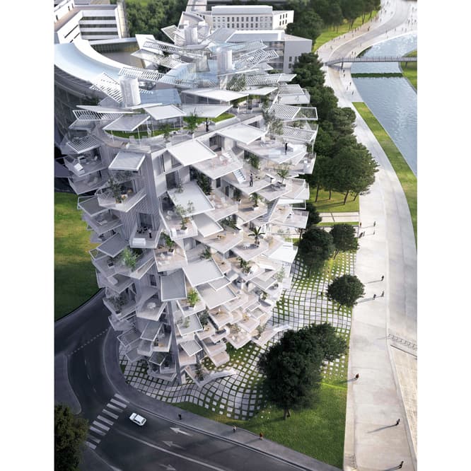 〈L’Arbre Blanc〉（フランス、モンペリエ／進行中）。木にインスピレーションを得た集合住宅。大きな外部空間のある、空中庭園のような建物。これを含め100余りの模型と藤本が考える建築の未来像を展示する。　©SFA+NLA+OXO+RSI