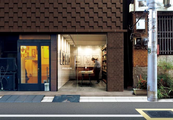 森岡書店銀座店　銀座一丁目にある、1929年に建てられたビルの1階部分。「一冊の本を売る書店」として5月10日開店。　東京都中央区銀座1-28-15 TEL 03 3535 5020。13時〜20時。日曜休。