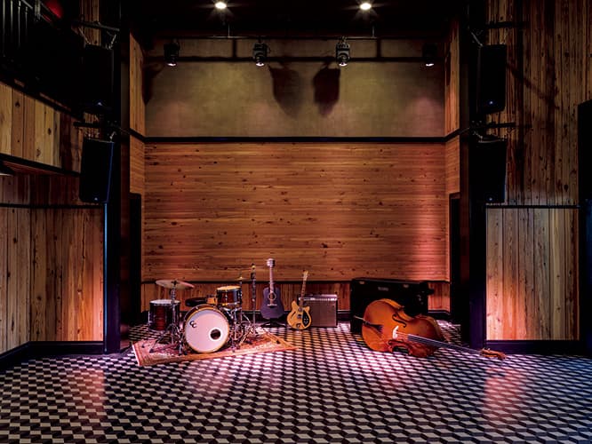 160人収容のライブスペース〈Three Keys〉。