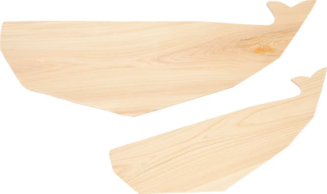 kujira MANAITA
高知の海で泳ぐくじらをモチーフにしましたカッティングボード。材料には耐久性ある土佐ヒノキを使ってございます。L13,000円、M8,000円（山のくじら舎 TEL 0887 34 4500）。