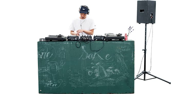 買い物に疲れたら音楽でチル。