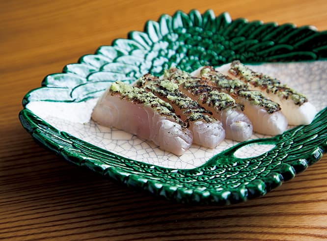 徳島産の鯛にこだわる〈乃木坂 しん〉。