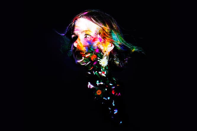 《Flowers on People》teamLab, 2016, Digitized Nature, Endless