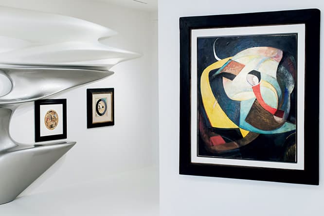 『Kurt Schwitters: Merz』展会場。シュヴィッタースはコラージュなどアートのほか、意味のない詩を読むパフォーマンスも手がけた。　photo courtesy of Galerie Gmurzynska