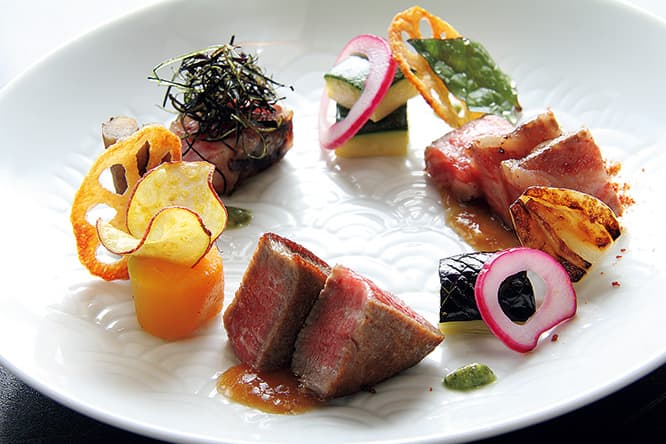 USEUM ARITAのメニューの一例。10時〜の「朝御膳」、11時30分〜／13時〜の「昼御膳」は予約可（ TEL 0955 41 9120）。14時30分〜16時30分のカフェタイムは予約不要。11月27日まで開催。