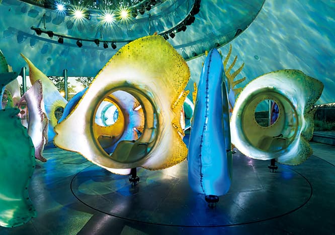 ハドソン川に面したこの場所には、20世紀初頭にはニューヨーク水族館が建っていた。歴史への敬意を込めたファンタジーなスポットだ。