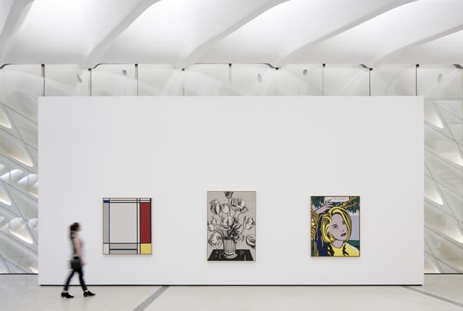 3階のメインギャラリーには、ロイ・リキテンシュタインなどが展示されている。photo_Bruce Damonte courtesy of The Broad and Diller Scofidio + Renfro