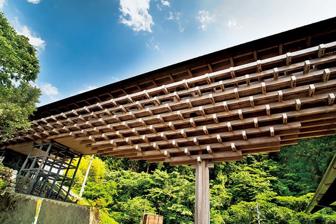 常に静かな印象がするのは、やはり古来の宗教建築のディテールを感じるからか。