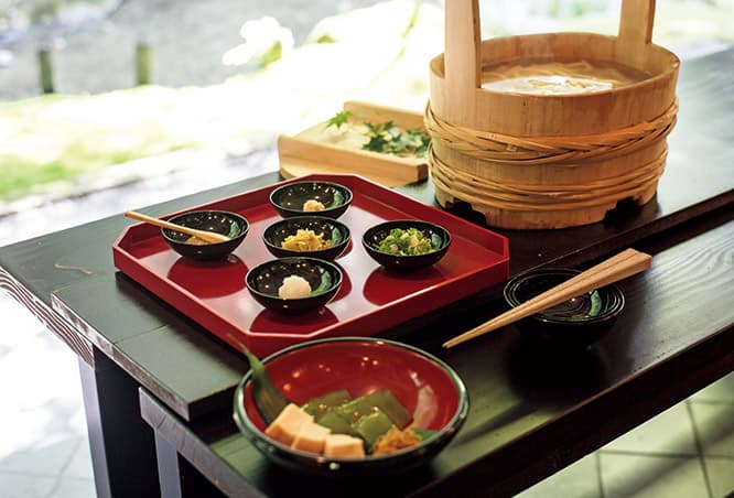 五観堂では修行僧が食べる「神勝寺うどん」（1,000円）が味わえる。