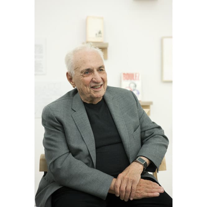 2015年、展覧会『建築家 フランク・ゲーリー展 “I Have an Idea”』（21_21 DESIGN SIGHT）のため、来日したフランク・ゲーリー。 photo_Satoshi Nagare