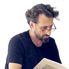 ミラーと照明が描き出す、幻想的な11のショートストーリー。