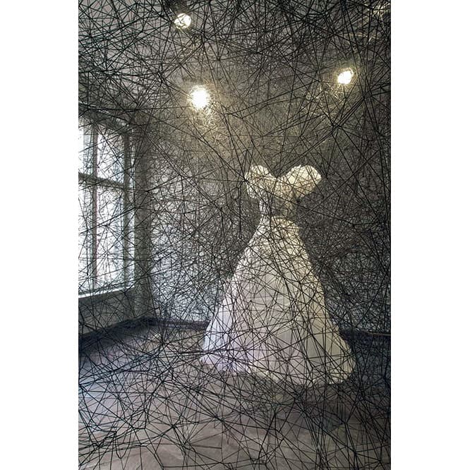 塩田千春《Trace of Life》2008年, Torstrasse 166 - Das Haus der Vorstellung, Berlin, photo by Sunhi Mang 