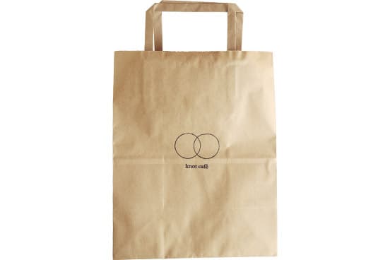 ロゴは店名のknot（結び目）に由来し、京都とNYを表している。