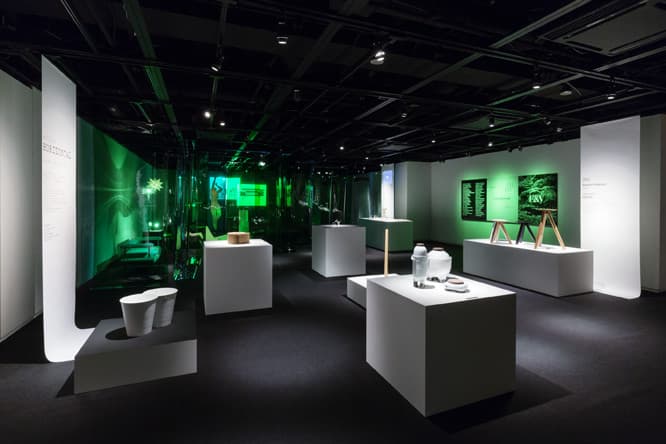 展覧会は六本木のアクシスギャラリーで12月20日まで開催中。過去の代表作と2つの新作コレクションで構成されている。