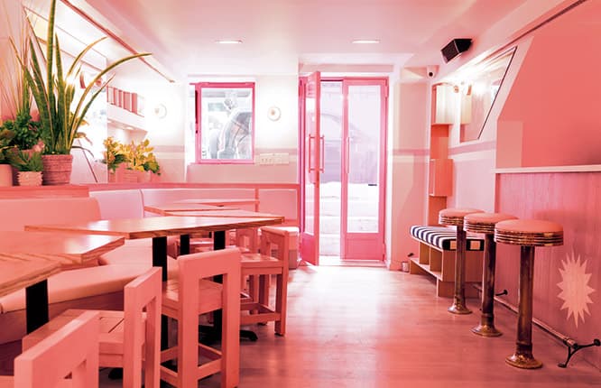 「NYで今、最もインスタ映えする店」との評判。オーナー2人にはかつてイタリア系ファッションブランド勤務の経歴が。