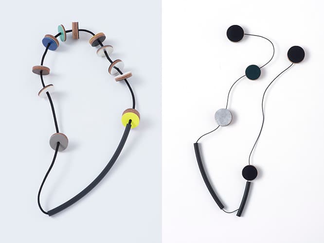 「カタチの生み出すリズム」をコンセプトに、点と線のイメージで構成されたネックレス。革の層に磁石が埋め込まれ、留め具としての機能とともに、どの方向でも身につけられる。左／《リラ バーティカル マルチ》、右／《リラ ホライゾブルーン》各42,000円。photo_Keiko Nakajima