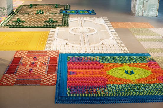 活動5周年の個展の作品。素材は洗濯ばさみなど。photo_Boudewijn Bollmann