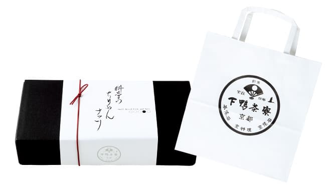 贈答向きの化粧箱入り。写真の1箱8個入り1,500円のほか、5個入り1,000円も。
