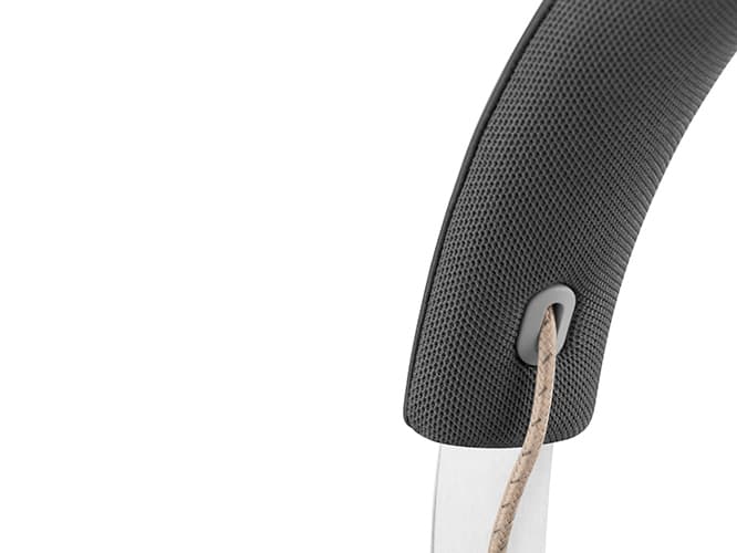 音だけではなく、質感にもこだわった《Beoplay H4》。