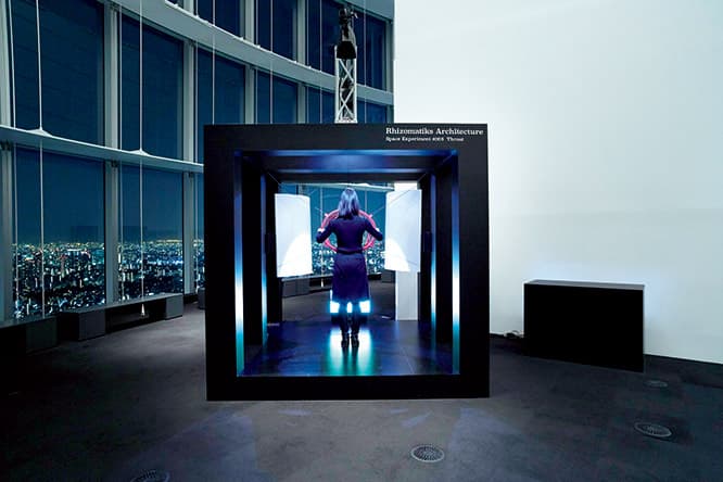 Rhizomatiks Architecture《SPACE EXPERIMENT》。「Media Ambition Tokyo 2016」での展示。　photo_Kenichi Yamaguchi (RRD)