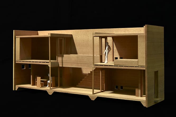 安藤の名を一躍、世界に知らしめることとなったデビュー作〈住吉の長屋〉の模型。