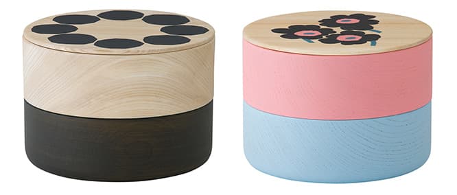 木目が美しいウッドボックスは、木工ろくろの挽き技術を用いた〈畑漆器店〉の作。全2柄。各12,000円。幅135mm高さ96mm。