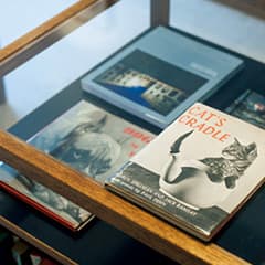 古書店〈dessin〉が移転！　オリジナル本棚も完成です。