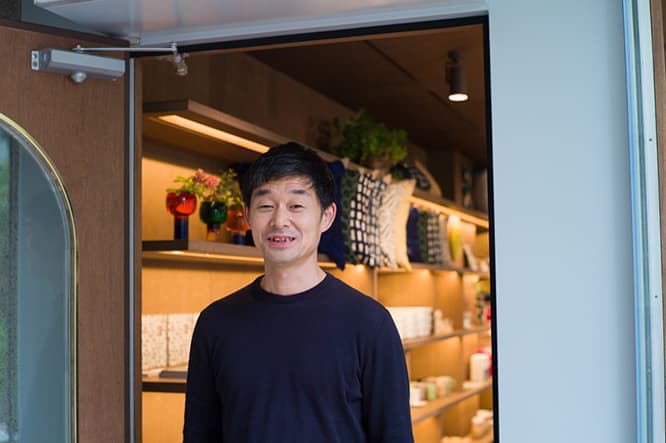 「家庭でものを作る楽しさも感じていただけたら」というデザイナーの皆川 明。