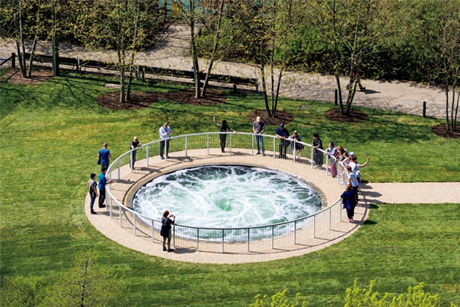 Anish Kapoor Descension, 2014 Brooklyn Bridge Park, New York, 2017 photo: James Ewing, Public Art Fund, NY ©Anish Kapoor, 2017　