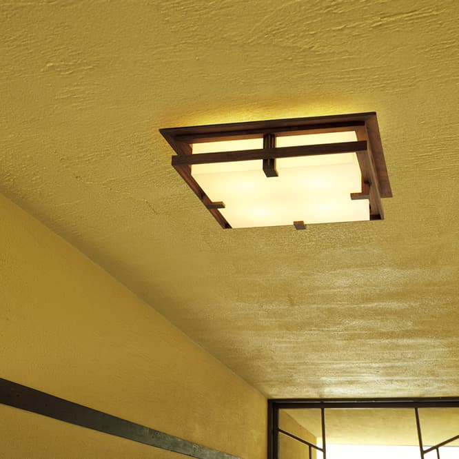 ROBIE™ CEILING
1908年竣工のフレデリック・ロビーさまお邸リビングルームのブラケットからエッセンスを取り入れました和風シーリング。173,000円。