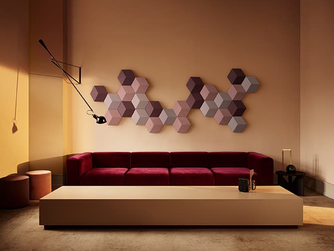 クヴァドラ社のテキスタイルを使った、《Pink by Kvadrat》《Brown by Kvadrat》《Moss Green by Kvadrat》といった限定素材、カラーも用意。