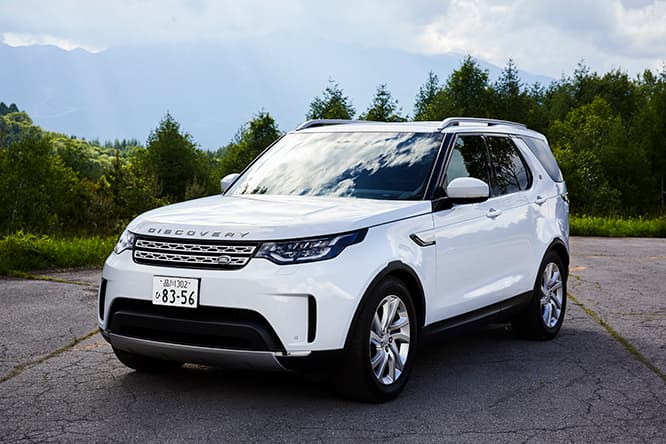 完全なフルサイズSUV。《レンジローバー》の全長5m超えには及ばないが、幅、高さ、ホイールベースともにレンジよりも大きいほど。大自然の中では頼り甲斐があっていい。
