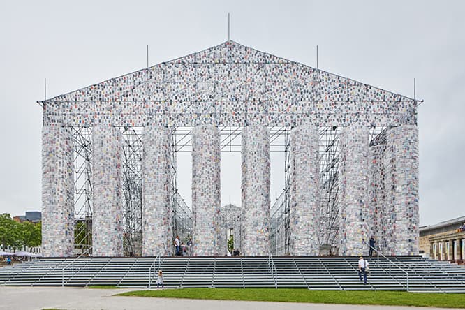 《The Panthenon of Books》（1983/2017）by Martha Minujin