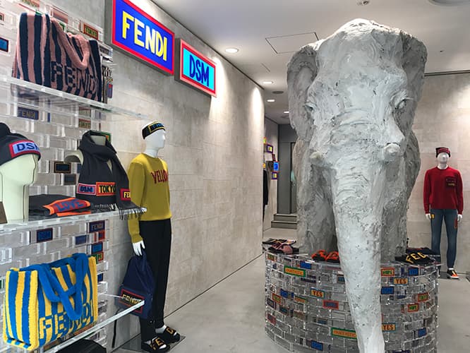 店舗のエレファントルームやウインドウ、ストアスペースで開催中。