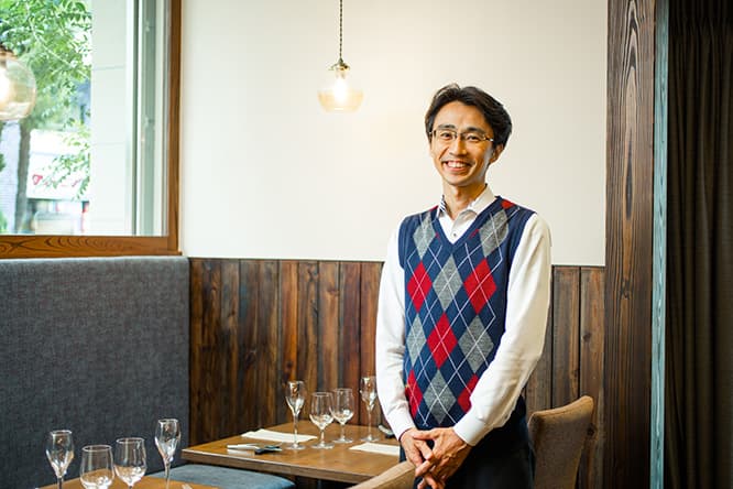 店主、村上裕一。