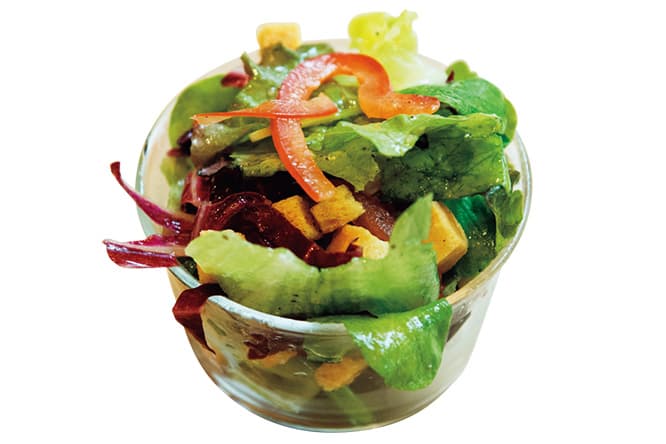 フレッシュサラダ
小さなサラダでも、野菜を食べたという満足感と喜びがある。320円。トーストだけだと何だか寂しいという方に。
